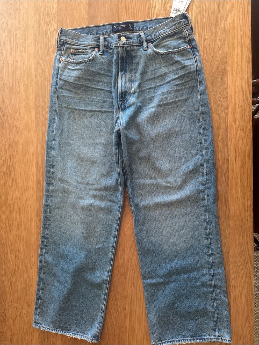 Abercrombie & Fitch Relaxed Straight Jeans in Medium Blue Wash